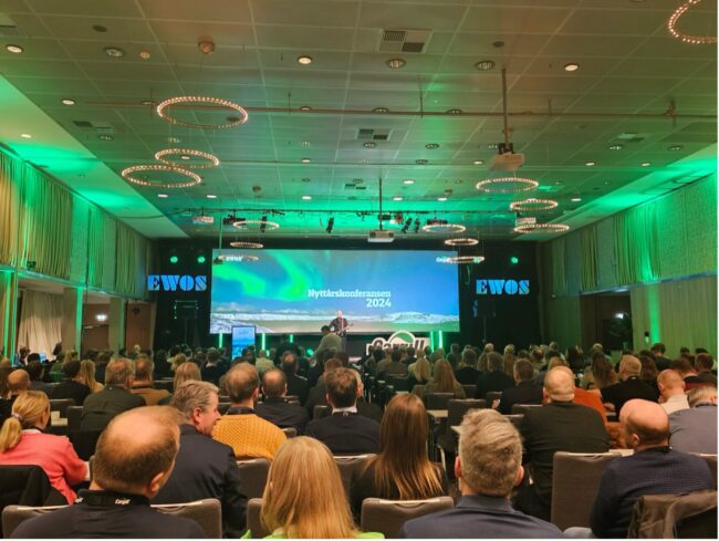Bildet viser scenen fra Årskonferansen 2024