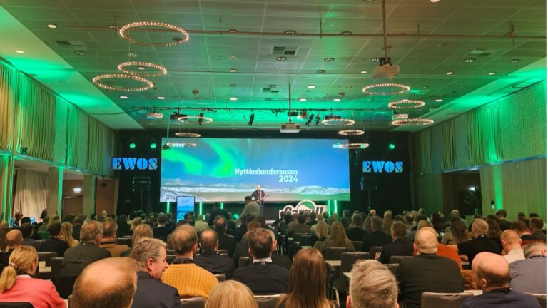 Bildet viser scenen fra Årskonferansen 2024